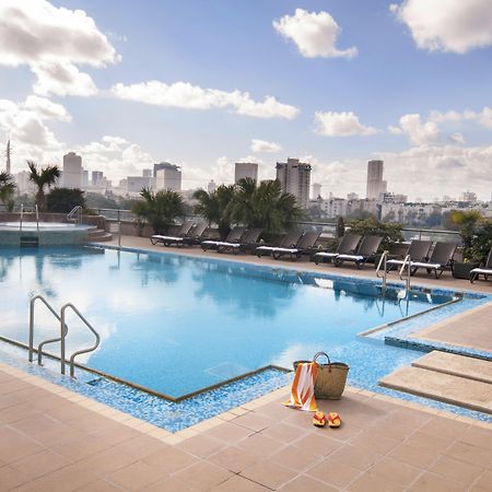 特拉维夫莱昂纳多城市大厦酒店 Giv'atayim 外观 照片 The swimming pool at the hotel