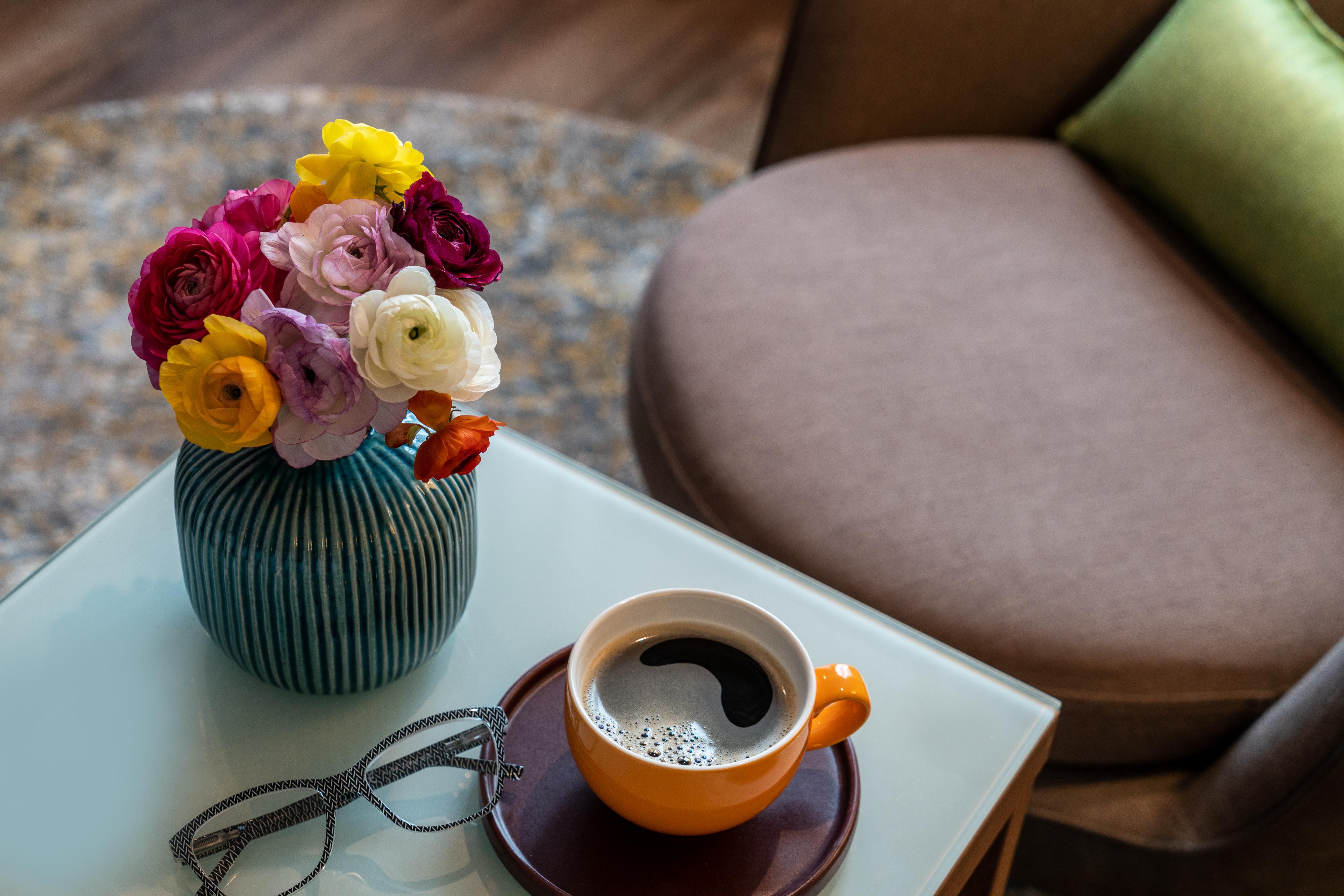 特拉维夫莱昂纳多城市大厦酒店 Giv'atayim 外观 照片 A cup of coffee