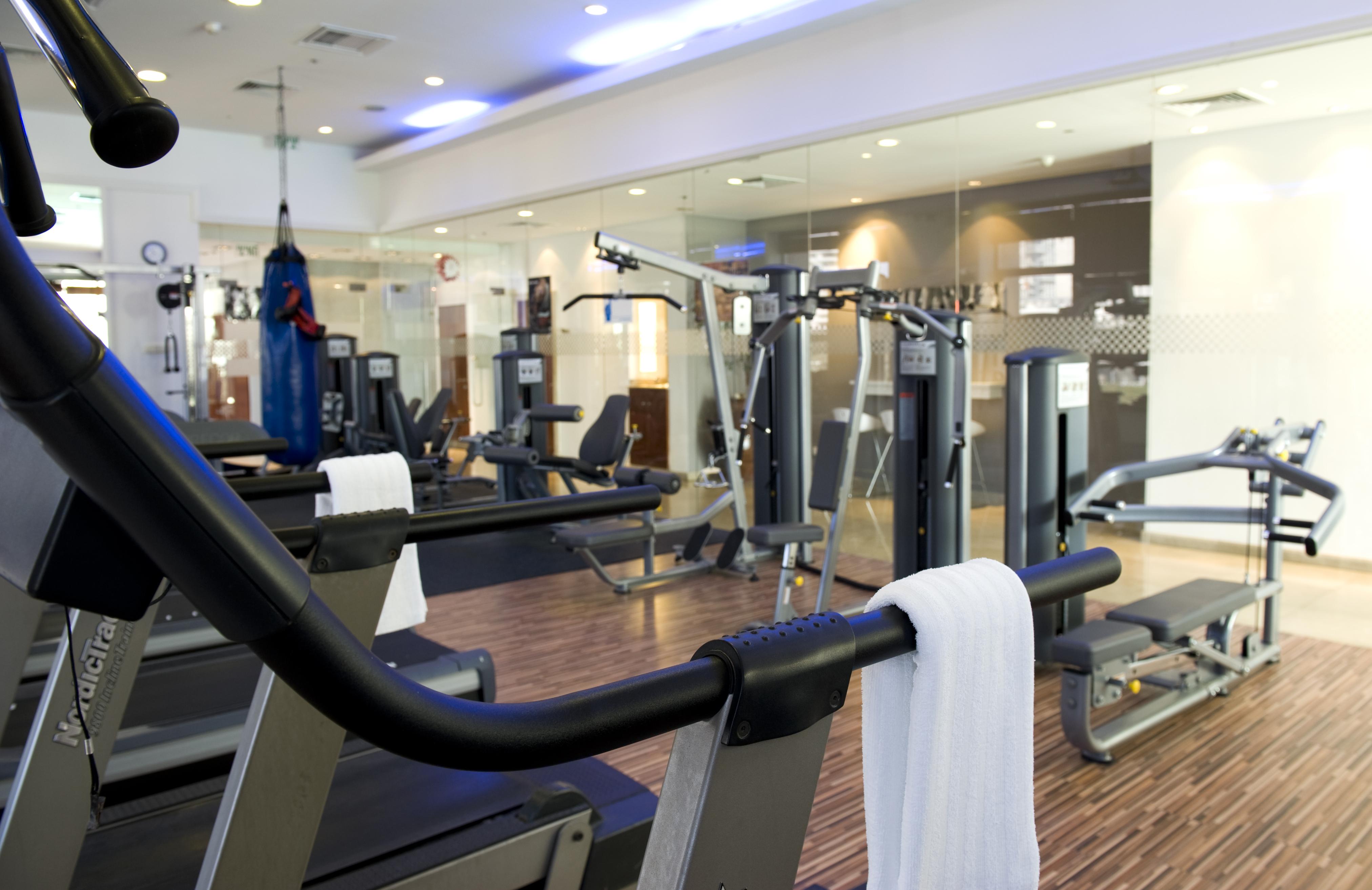 特拉维夫莱昂纳多城市大厦酒店 Giv'atayim 外观 照片 The gym at the hotel