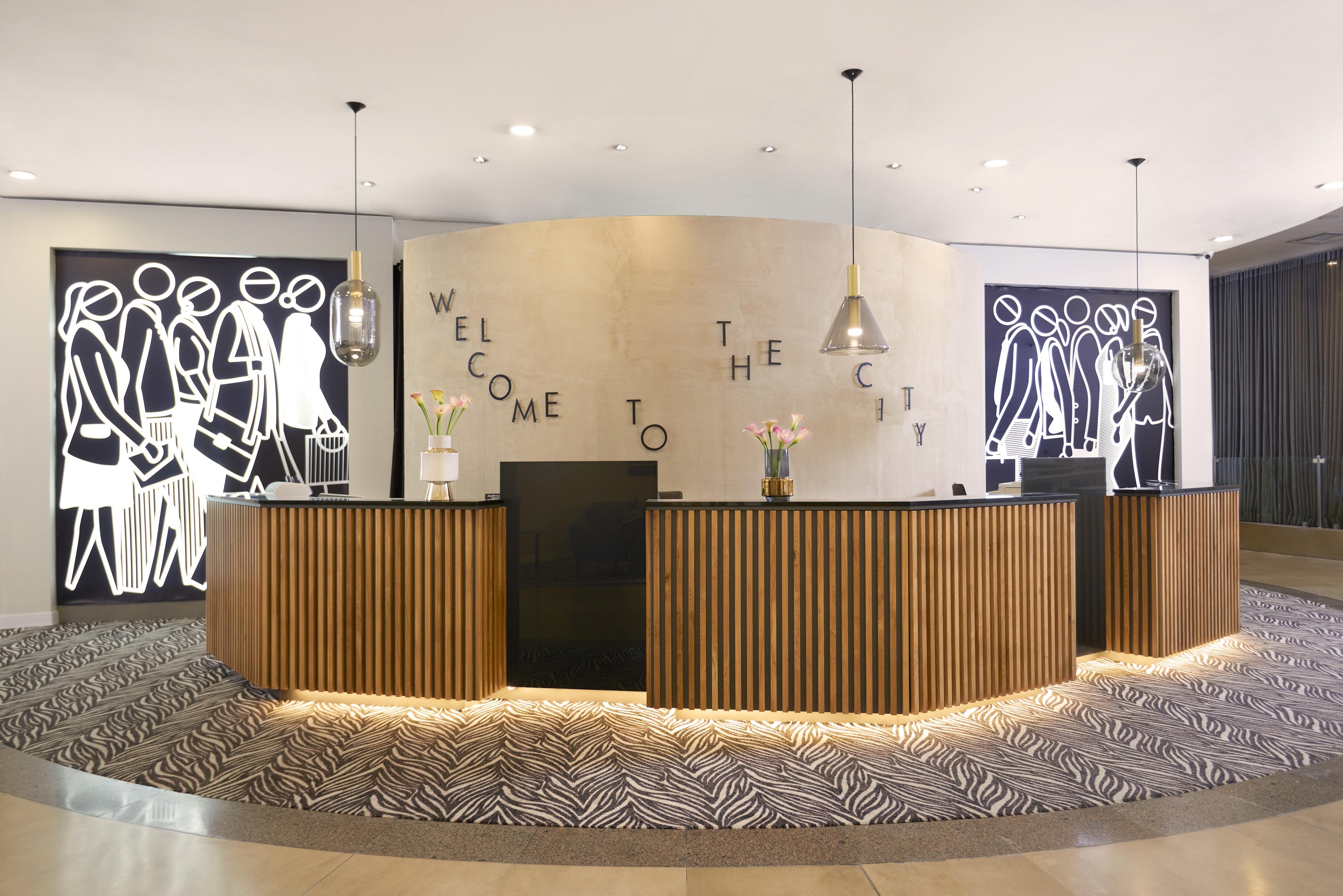 特拉维夫莱昂纳多城市大厦酒店 Giv'atayim 外观 照片 The City Hotel reception