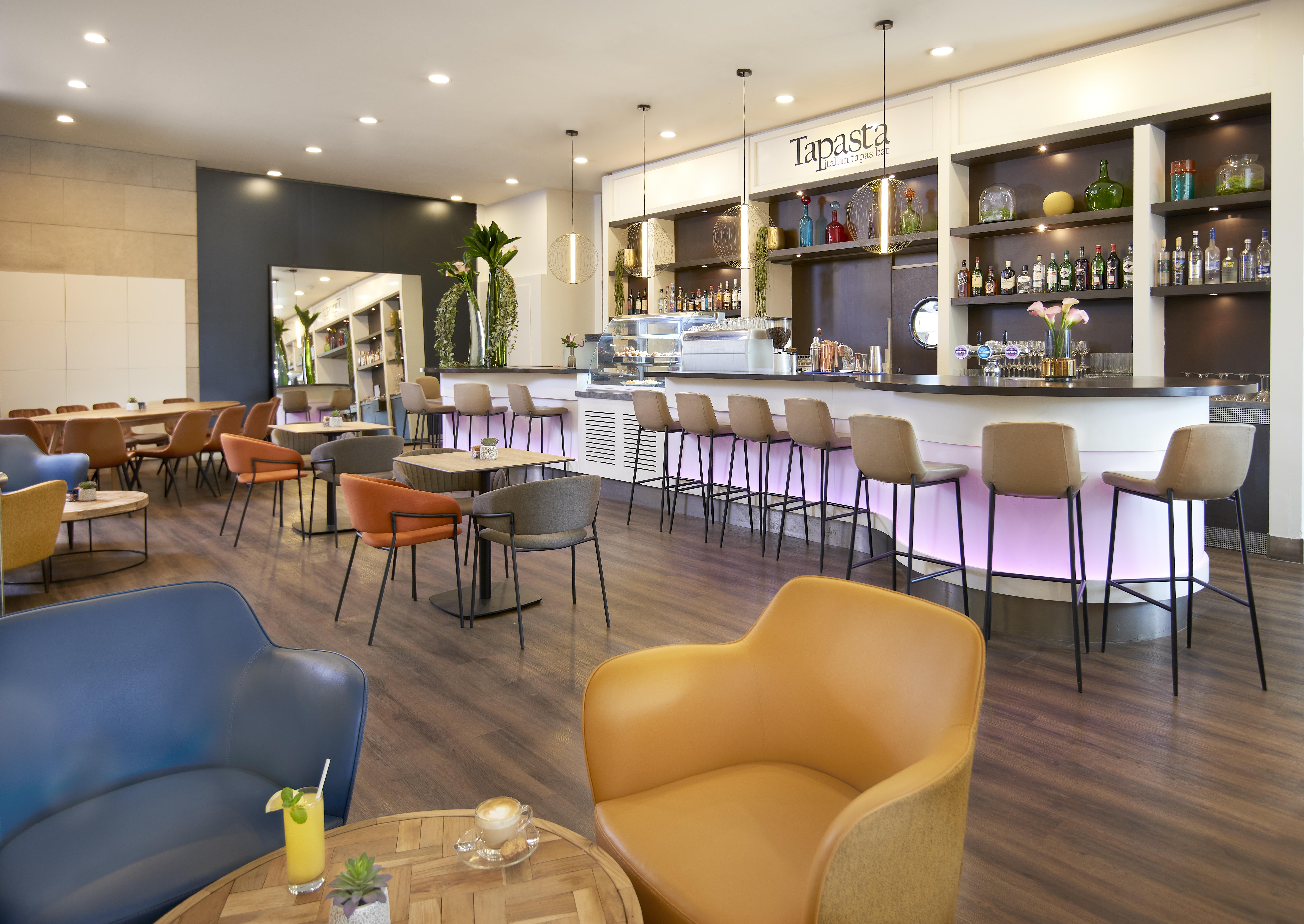特拉维夫莱昂纳多城市大厦酒店 Giv'atayim 外观 照片 Tapas at the airport