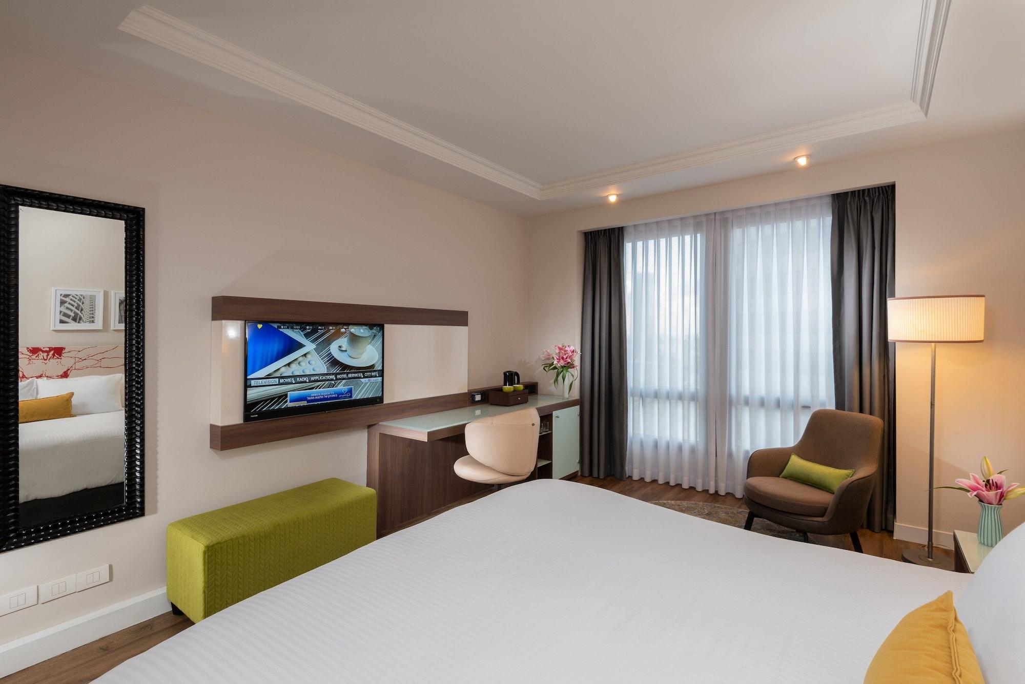特拉维夫莱昂纳多城市大厦酒店 Giv'atayim 外观 照片 A room at the hotel