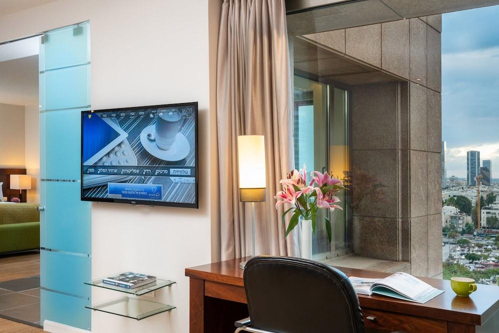 特拉维夫莱昂纳多城市大厦酒店 Giv'atayim 外观 照片 A room at the hotel