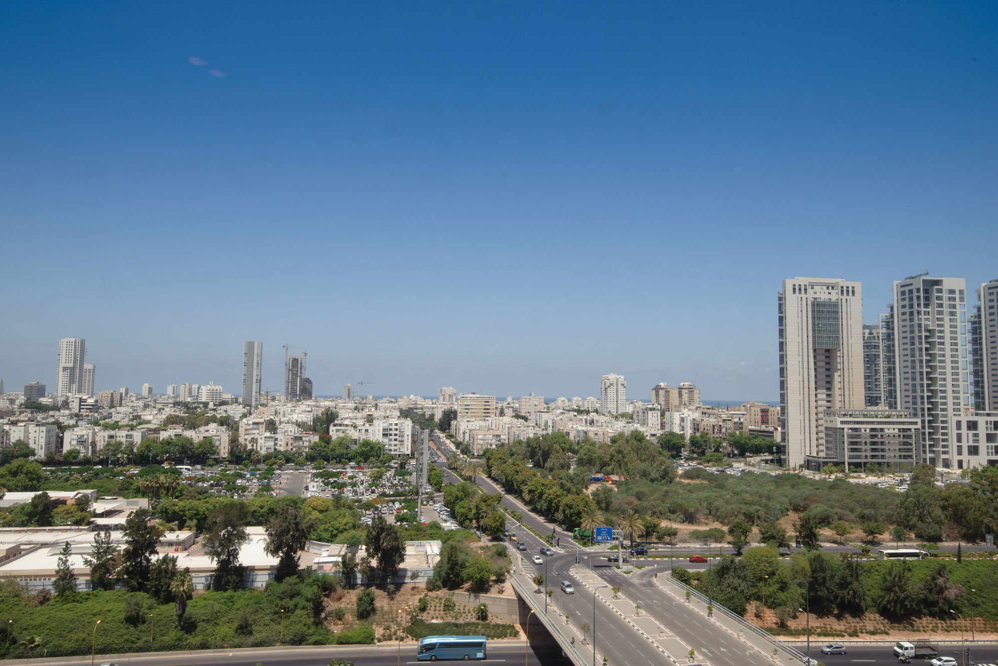 特拉维夫莱昂纳多城市大厦酒店 Giv'atayim 外观 照片 View of Kiryat Jamir