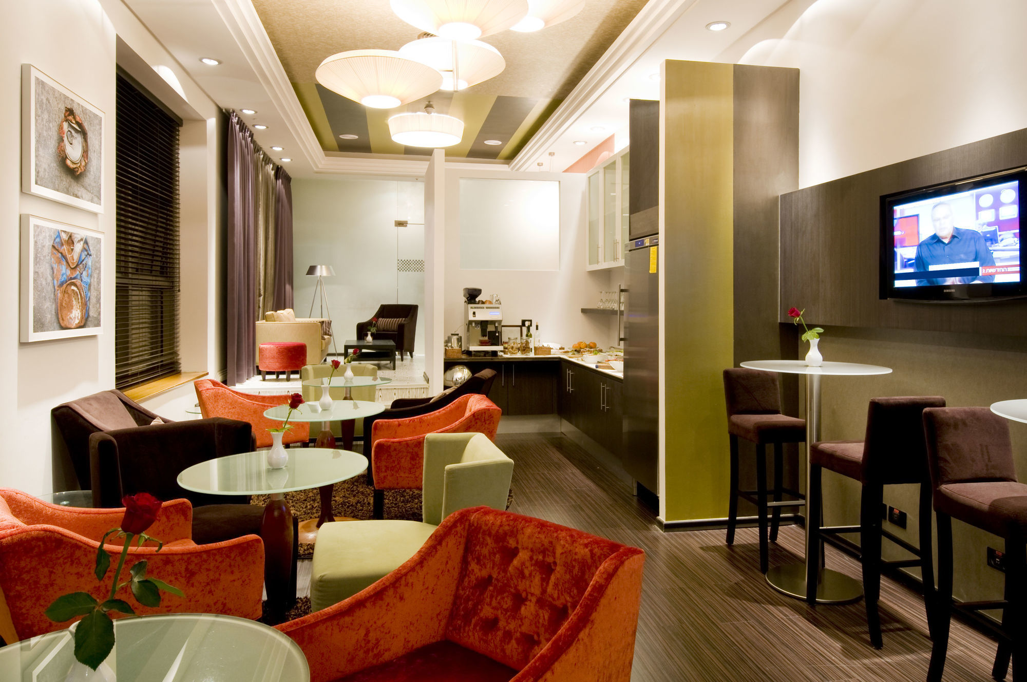 特拉维夫莱昂纳多城市大厦酒店 Giv'atayim 外观 照片 The lounge at the airport
