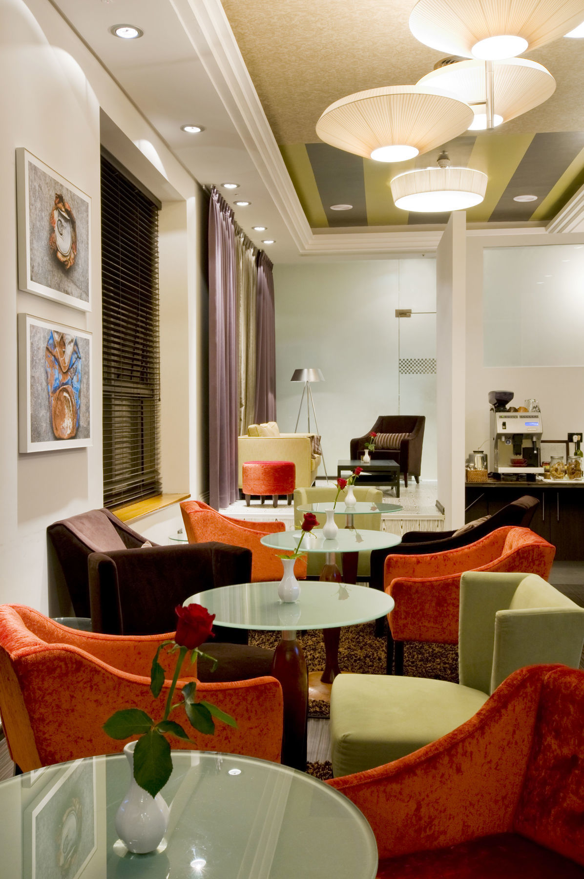 特拉维夫莱昂纳多城市大厦酒店 Giv'atayim 外观 照片 The lounge at the airport