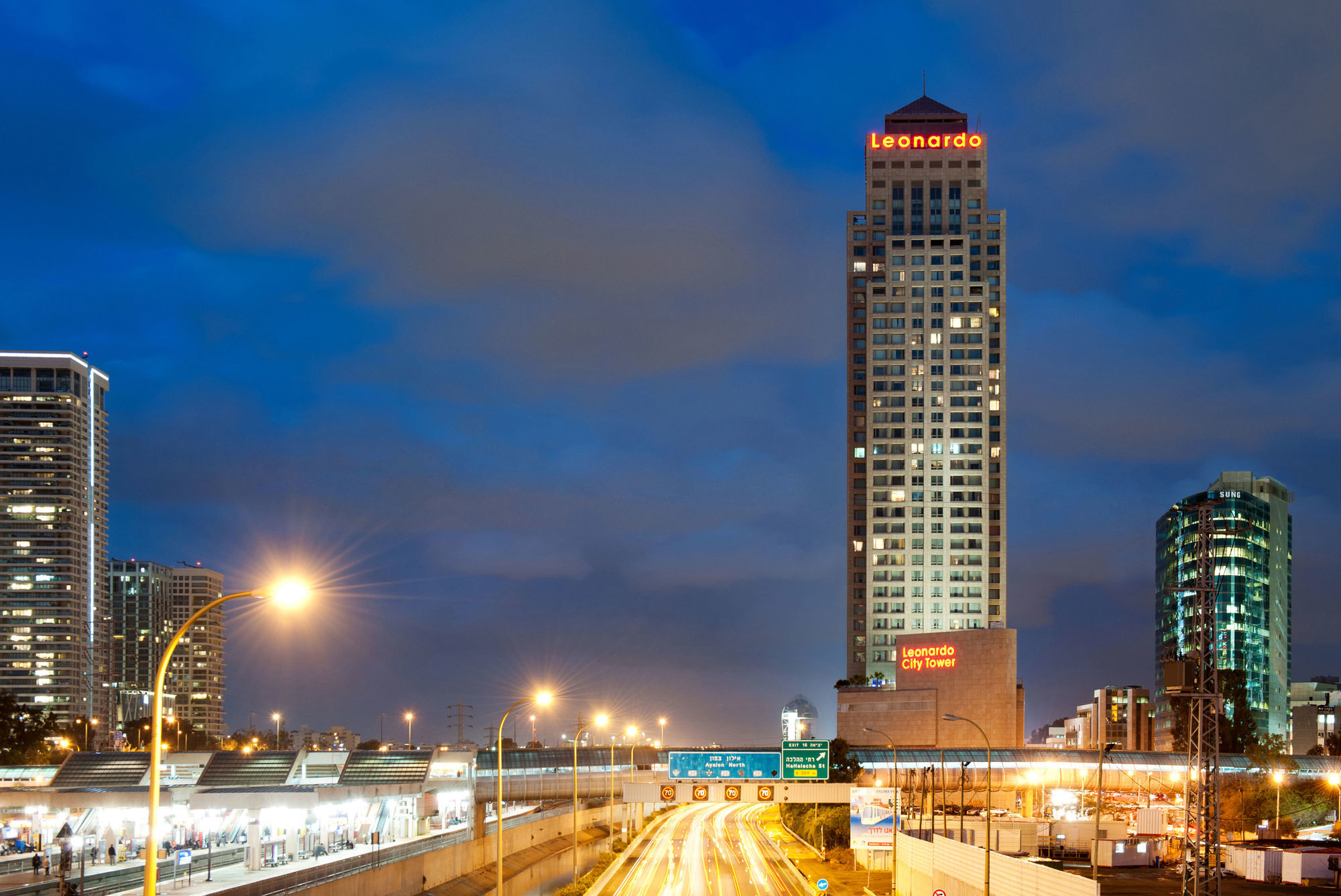 特拉维夫莱昂纳多城市大厦酒店 Giv'atayim 外观 照片 Leonardo City Tower